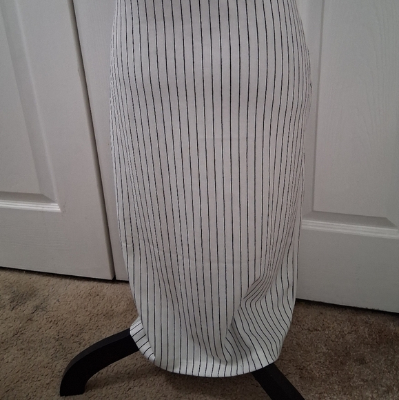 Fun Summer White Dress With Black Stripes & A Criss Cross Bodice   Size L - Picture 6 of 14